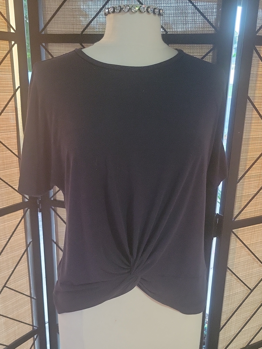 GAP Fit Black Front-Twist Short Sleeve Tee